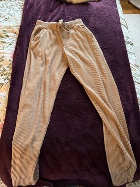 ALO Yoga Ribbed Lounge Joggers - Taupe